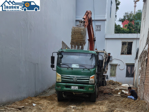 Bóc tách chi phí dọn dẹp phế thải xây dựng: Tính theo xe hay tính theo khối có lợi hơn?