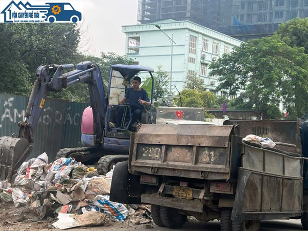 Bóc tách chi phí dọn dẹp phế thải xây dựng: Tính theo xe hay tính theo khối có lợi hơn?